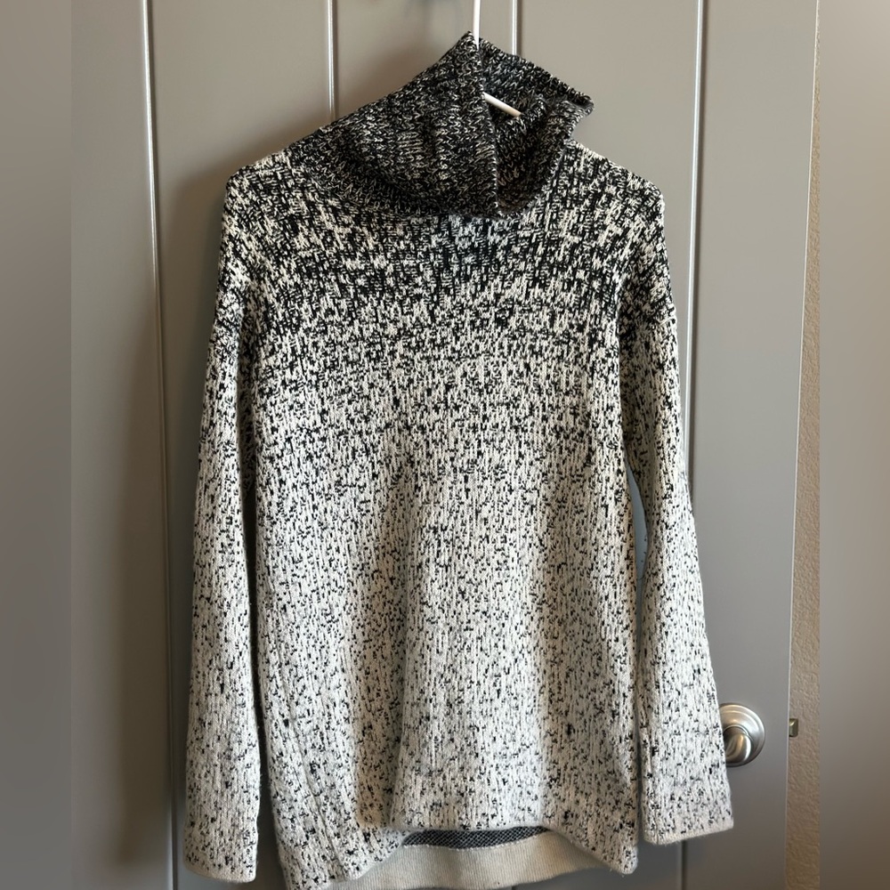 Women's Black and White Sweater